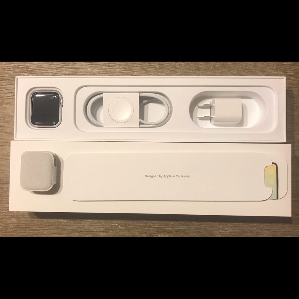 Series 5 Apple Watch! Brand New 40mm